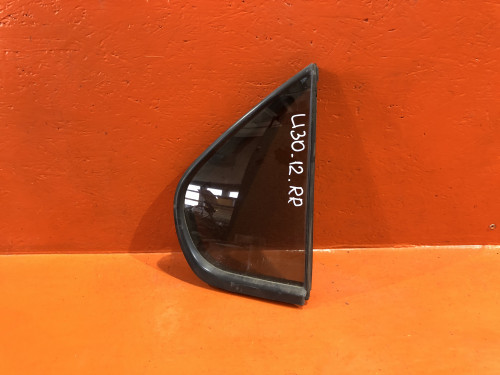 Форточка в дверь заднюю правую NISSAN RNESSA 82262-5V000