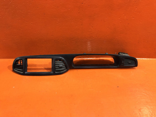 Консоль под щиток приборов NISSAN LIBERTY *M12 68240-WF700