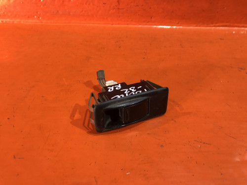 Кнопка стеклоподъемника задняя правая SUZUKI ESCUDO TA01/11/31/51/TD01/11/31/51/61 37995-56B60