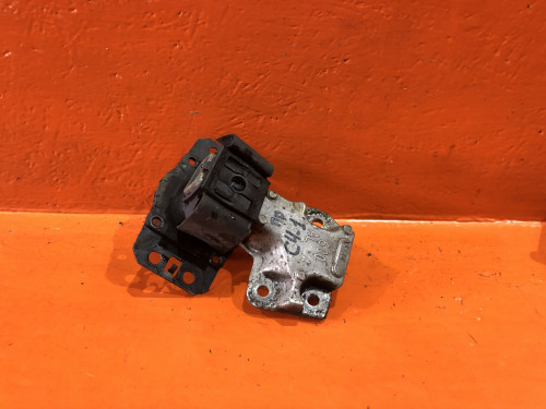 Крепление подушки двигателя правой CITROEN C4 2004-2011 1839E7