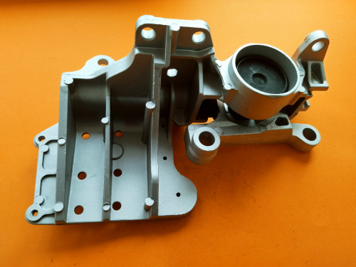 Подушка двигателя левая NISSAN DUALIS R811220JE20A