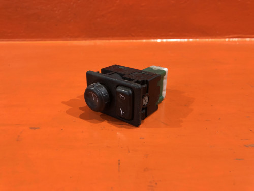 Блок управления зеркалами NISSAN LIBERTY *M12 25570-2Y020