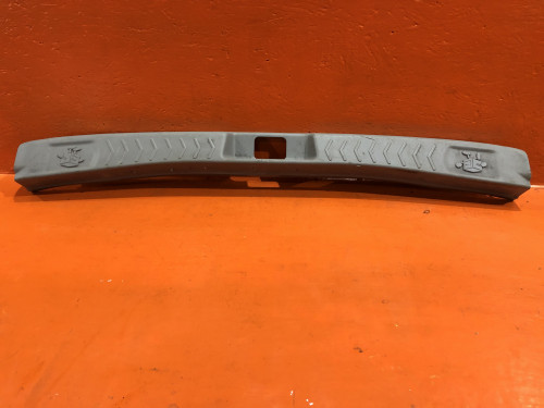 Накладка на замок багажника NISSAN CUBE Z10 849922U402