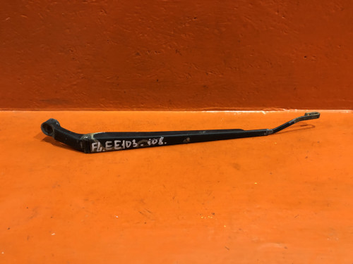 Поводок стеклоочистителя левый TOYOTA COROLLA *E10* 85221-12261