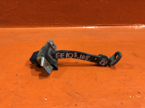 Ограничитель двери задней правой TOYOTA COROLLA *E10* 68630-12051