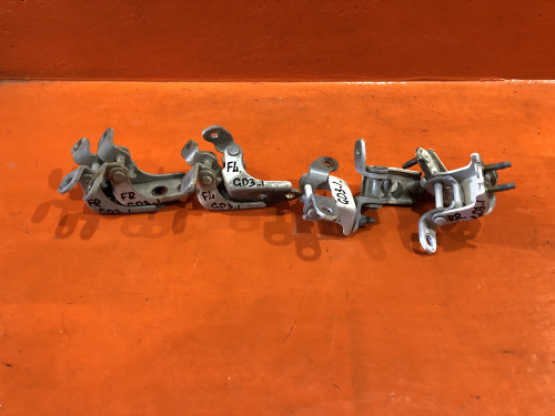 Петля двери передней левой HONDA FIT GD*