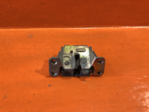 Замок двери задней правой TOYOTA LITE ACE NOAH *R4*/*R5* 69370-28040