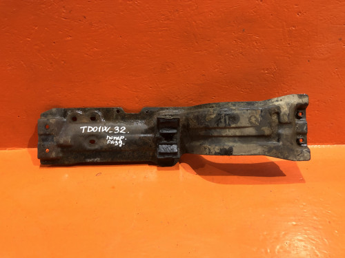 Балка передняя поперечная SUZUKI ESCUDO TA01/11/31/51/TD01/11/31/51/61 1173060A10