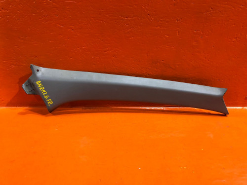 Накладка на стойку кузова правая NISSAN CUBE Z10 769112U002