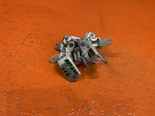 Петля двери задней правой TOYOTA PREMIO *T24*