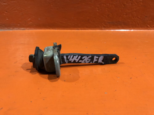 Ограничитель двери передней правой MITSUBISHI PAJERO V1*/V2*/V3*/V4*