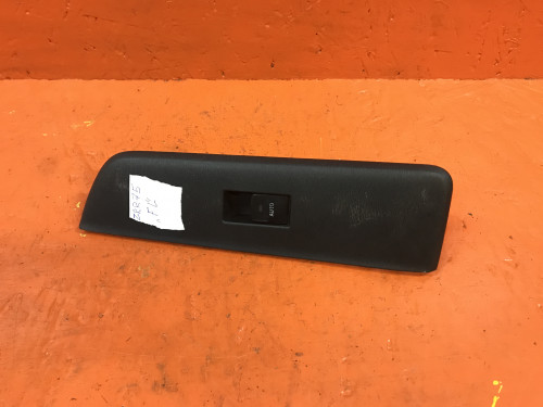 Кнопка стеклоподъемника передняя левая TOYOTA NOAH  ZRR7*
