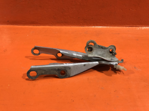 Петля капота правая TOYOTA FUNCARGO 53410-52010