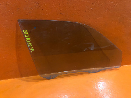 Стекло двери передней правой TOYOTA CARINA *T21* 68111-20780