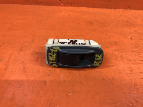 Кнопка стеклоподъемника задняя правая TOYOTA CARINA ED ST18*