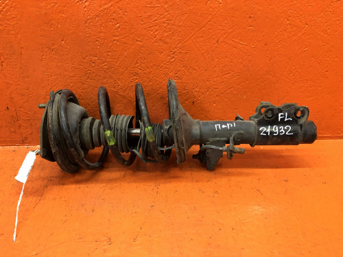 Стойка передняя левая NISSAN LARGO *W30