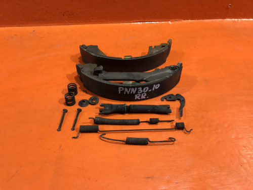 Колодки тормозные задние барабанные NISSAN RNESSA 440604N025