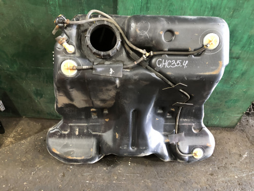 Бак топливный/бензобак NISSAN LAUREL *C35 17202-15U00