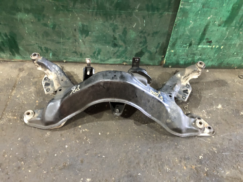 Балка передняя поперечная NISSAN LIBERTY *M12 54400-WF700