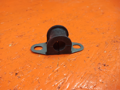 Втулка стабилизатора заднего MAZDA TRIBUTE R8E11234156B