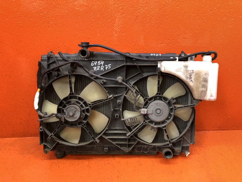 Радиатор двигателя TOYOTA NOAH  ZRR7*