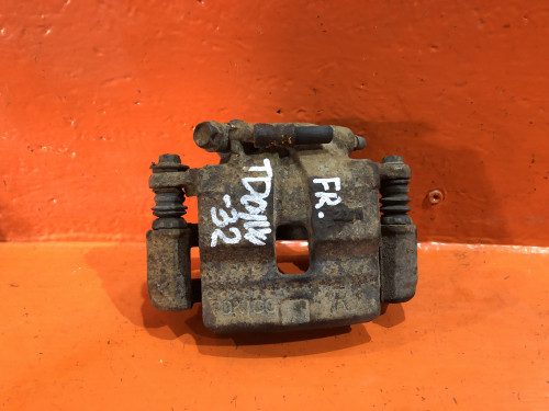 Суппорт тормозной передний правый SUZUKI ESCUDO TA01/11/31/51/TD01/11/31/51/61 5510156B00