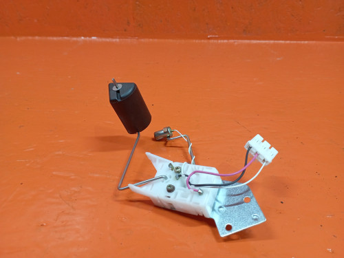 Датчик уровня топлива TOYOTA CERES ST3040008