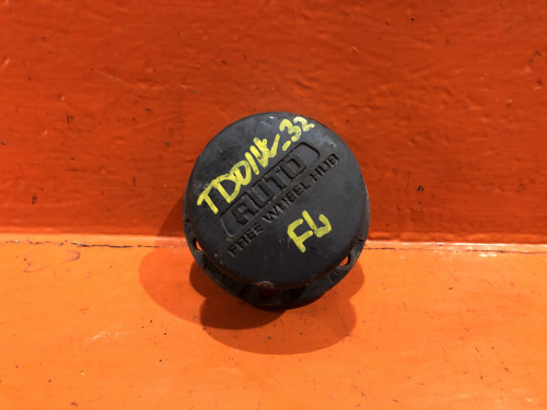 Хаб передний SUZUKI ESCUDO TA01/11/31/51/TD01/11/31/51/61 4381060A10