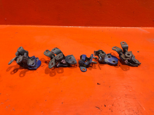 Петля двери передней правой TOYOTA CORSA/TERCEL/COROLLA II *L4*