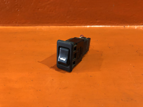 Кнопка открывания багажника NISSAN AVENIR W10 25380-83P00