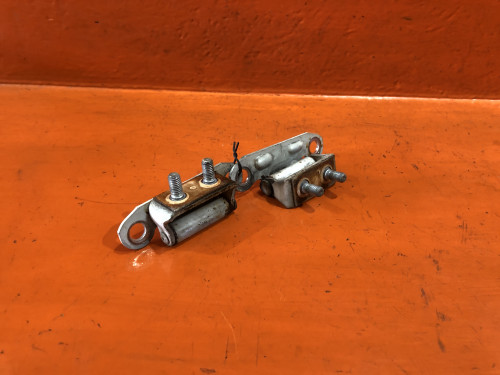 Петля багажника TOYOTA LANDCRUISER *J10* 68810-95J02