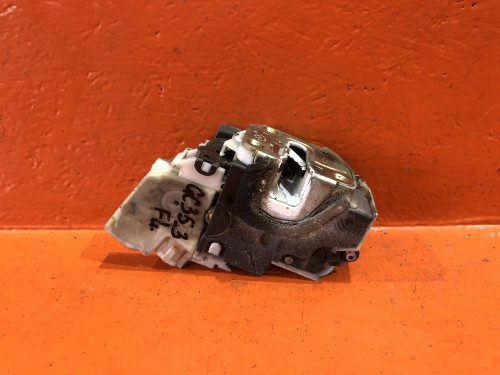 Замок двери передней левой NISSAN BLUEBIRD U14 80503-5P000