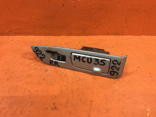 Кнопка стеклоподъемника задняя правая TOYOTA HARRIER *U3*