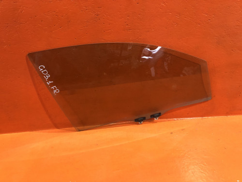 Стекло двери передней правой HONDA FIT GD* 73300-SAA-000