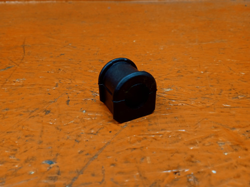 Втулка стабилизатора переднего MAZDA FAMILIA BJ* R8B26R34156