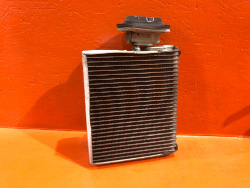 Испаритель кондиционера NISSAN BASSARA U30 27280AD001