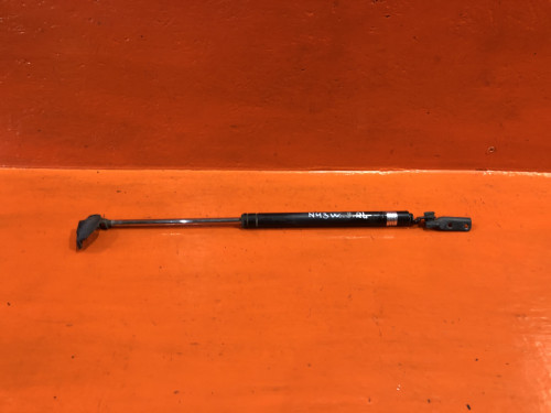 Амортизатор задней двери левый MITSUBISHI CHARIOT N3*/N4* MB537549