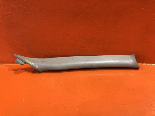 Накладка передней правой стойки кузова NISSAN SUNNY *B15 76911-4M400