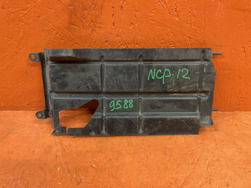 Дефлектор радиатора TOYOTA FUNCARGO 53289-52020