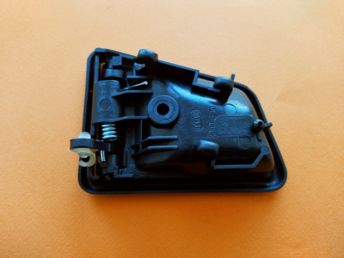 Ручка двери передней правой салонная SUZUKI ESCUDO TA01/11/31/51/TD01/11/31/51/61 601018004408P