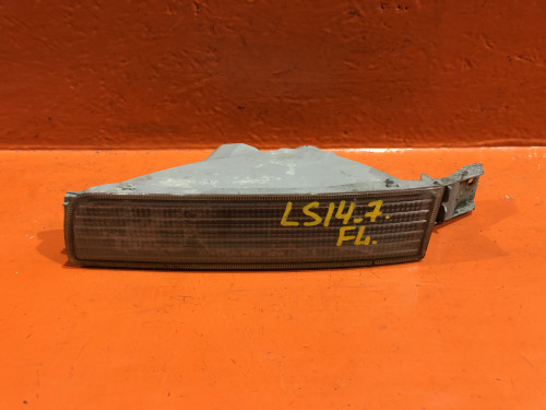 Поворотник бамперный левый TOYOTA CROWN *S14* 81520-39755