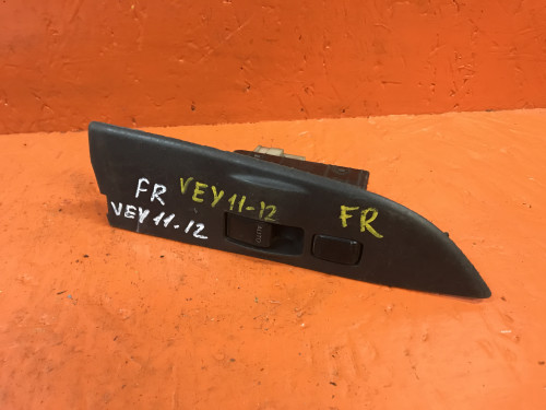 Кнопка стеклоподъемника передняя правая NISSAN AD Y11