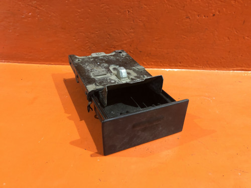 Пепельница TOYOTA CAMRY SV30 74102-32070-02