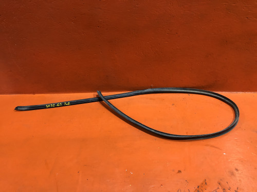 Уплотнитель двери передний левый TOYOTA CAMRY SV30 62312-32040