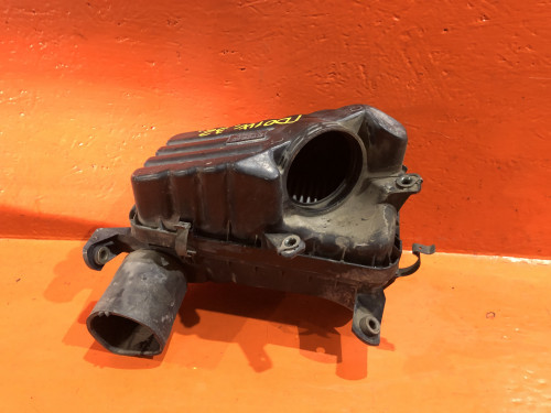 Корпус воздушного фильтра SUZUKI ESCUDO TA01/11/31/51/TD01/11/31/51/61 1370057B00