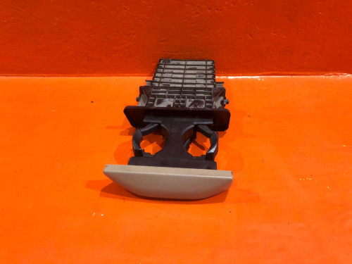 Подстаканник NISSAN BASSARA U30 68430AD000