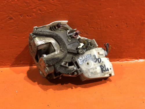 Замок двери задней левой NISSAN BLUEBIRD U14 825035P010