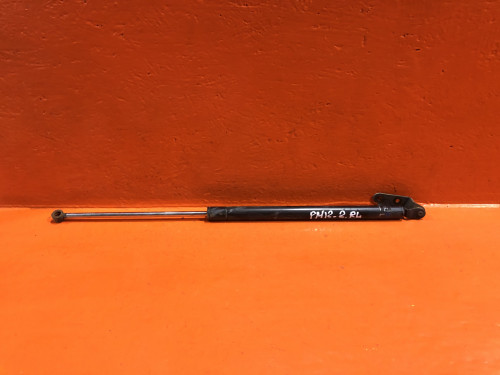 Амортизатор задней двери левый NISSAN LIBERTY *M12 90461WF100