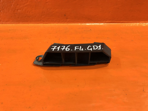 Клипса бампера переднего левая HONDA FIT GD*