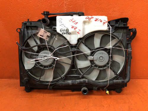 Радиатор двигателя TOYOTA NOAH #R8#